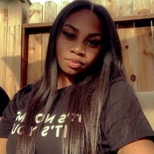 Meet your Posher, Briana